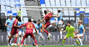 Il derby romano: tra magie di Mancini, torce di Dybala e furie esplosive