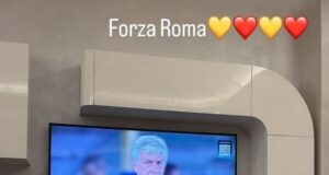 Il Carisma dei Leader: Wesley e Tsimikas Live sui Social per Motivare la squadra