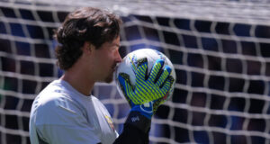 L’Incredibile Doppia Vita di Svilar: Tra Vacanze in Spagna e Preparazione Fisica