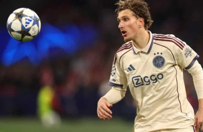 Mika-Godts-1